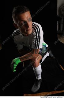 10 2018 01 CLAUDIO KNEELING PLAYER